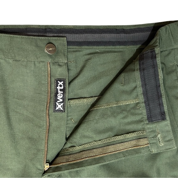 Men's Green Cargo Pants - Picture 7 of 9